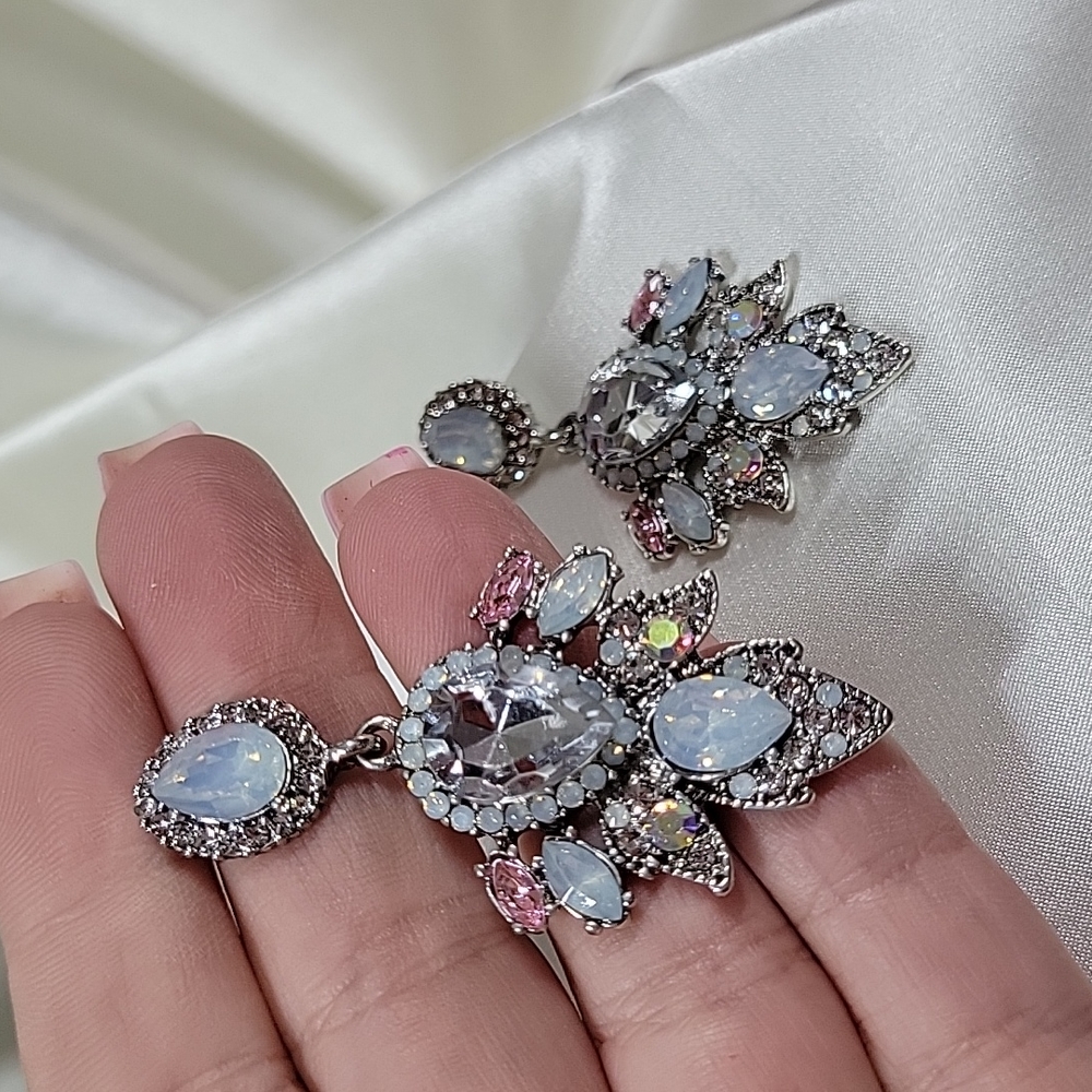 Stunning High Glam Teardrop Rhinestone Dangle Earrings - Picture 4 of 7